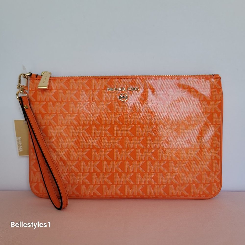 MICHAEL KORS Signature Logo Jet Set Large Top Zip Pouch/Wristlet- Apricot ⭐